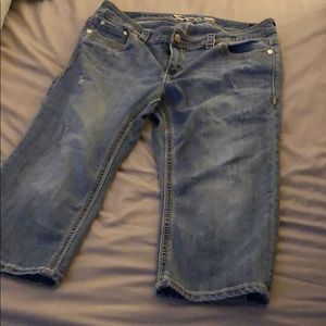 Seven7 denim capri pants